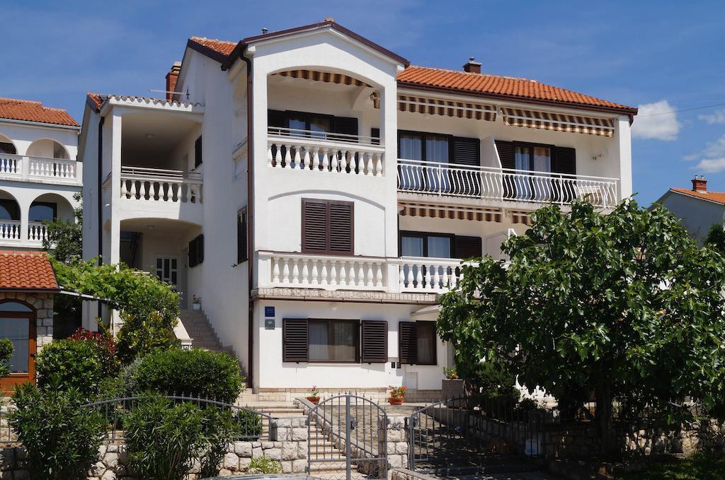 Apartments Lina Novi Vinodolski Exterior photo