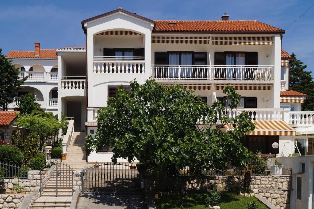 Apartments Lina Novi Vinodolski Exterior photo